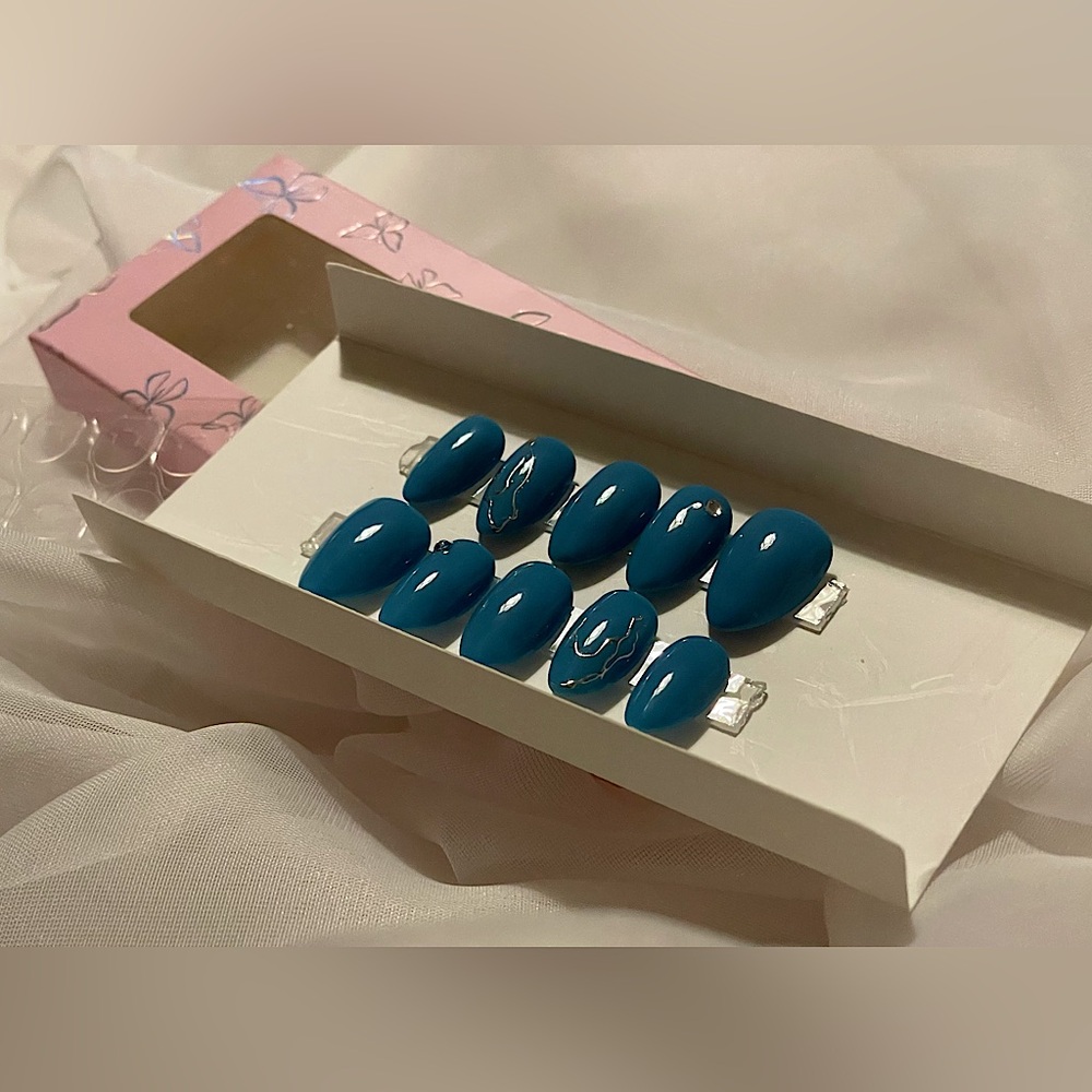 Elegant Teal Press-On Nails